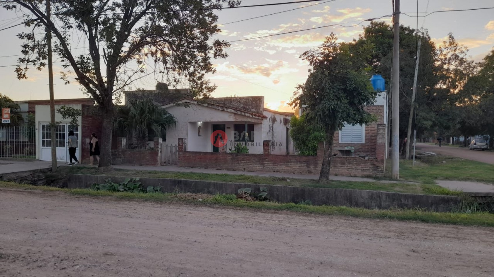 ATENCION INVERSORES / SE VENDE PROPIEDAD - INMUEBLE UBICADO EN ESQUINA, ENTRE LAS CALLES MARIANO MORENO Y SARMIENTO EN SAN JUSTO SANTA FE.