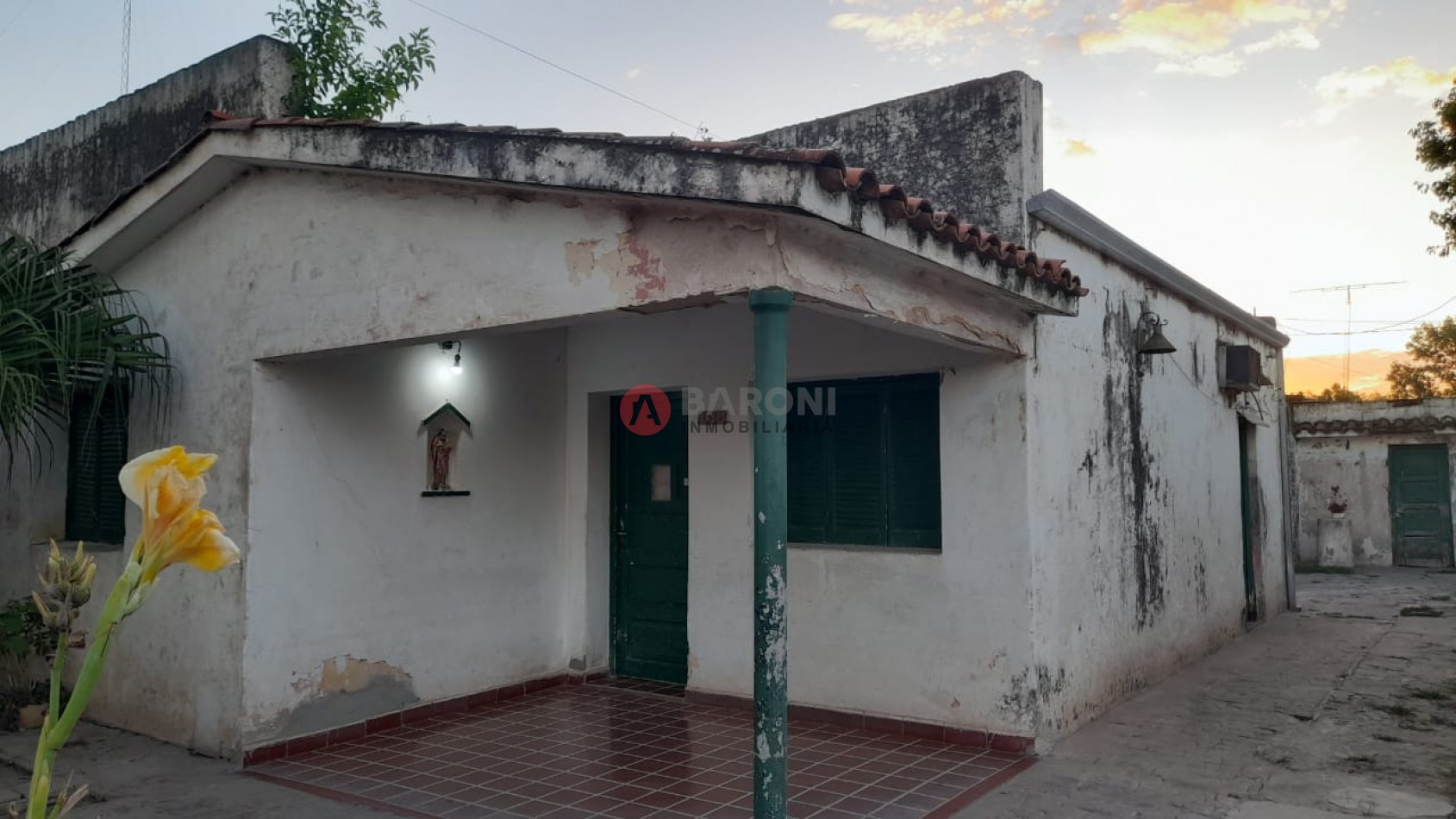 ATENCION INVERSORES / SE VENDE PROPIEDAD - INMUEBLE UBICADO EN ESQUINA, ENTRE LAS CALLES MARIANO MORENO Y SARMIENTO EN SAN JUSTO SANTA FE.