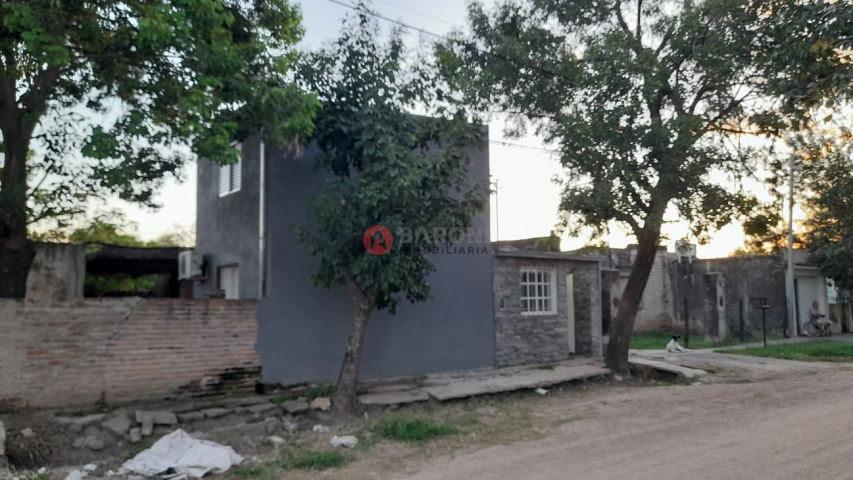 ATENCION INVERSORES / SE VENDE PROPIEDAD - INMUEBLE UBICADO EN ESQUINA, ENTRE LAS CALLES MARIANO MORENO Y SARMIENTO EN SAN JUSTO SANTA FE.