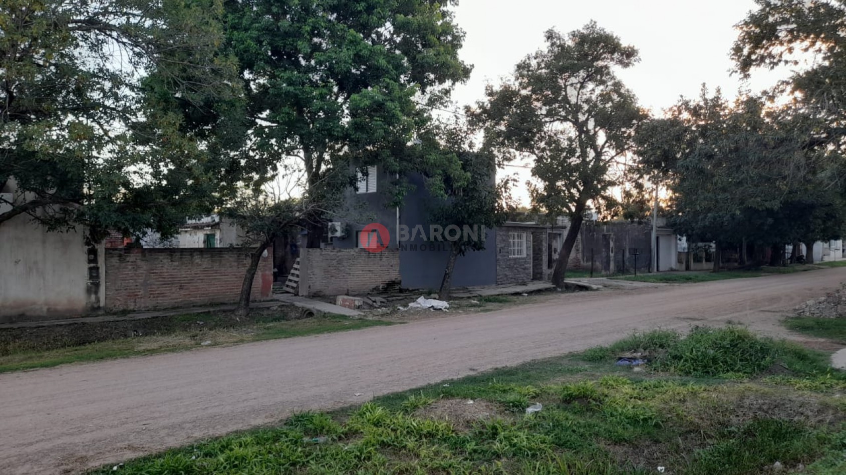 ATENCION INVERSORES / SE VENDE PROPIEDAD - INMUEBLE UBICADO EN ESQUINA, ENTRE LAS CALLES MARIANO MORENO Y SARMIENTO EN SAN JUSTO SANTA FE.