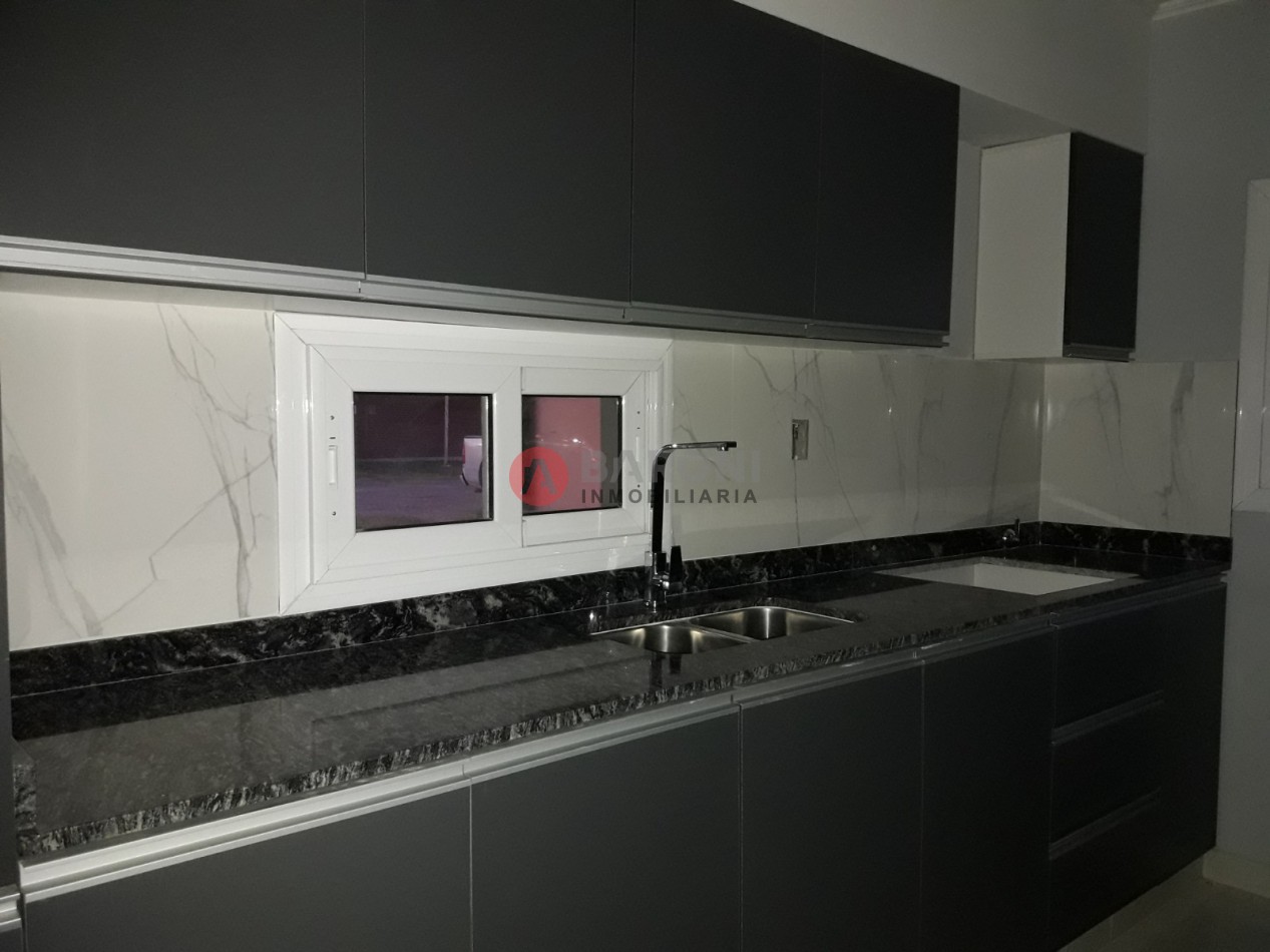 CASA  A ESTRENAR EN BARRIO PARQUE - VENDIDO
